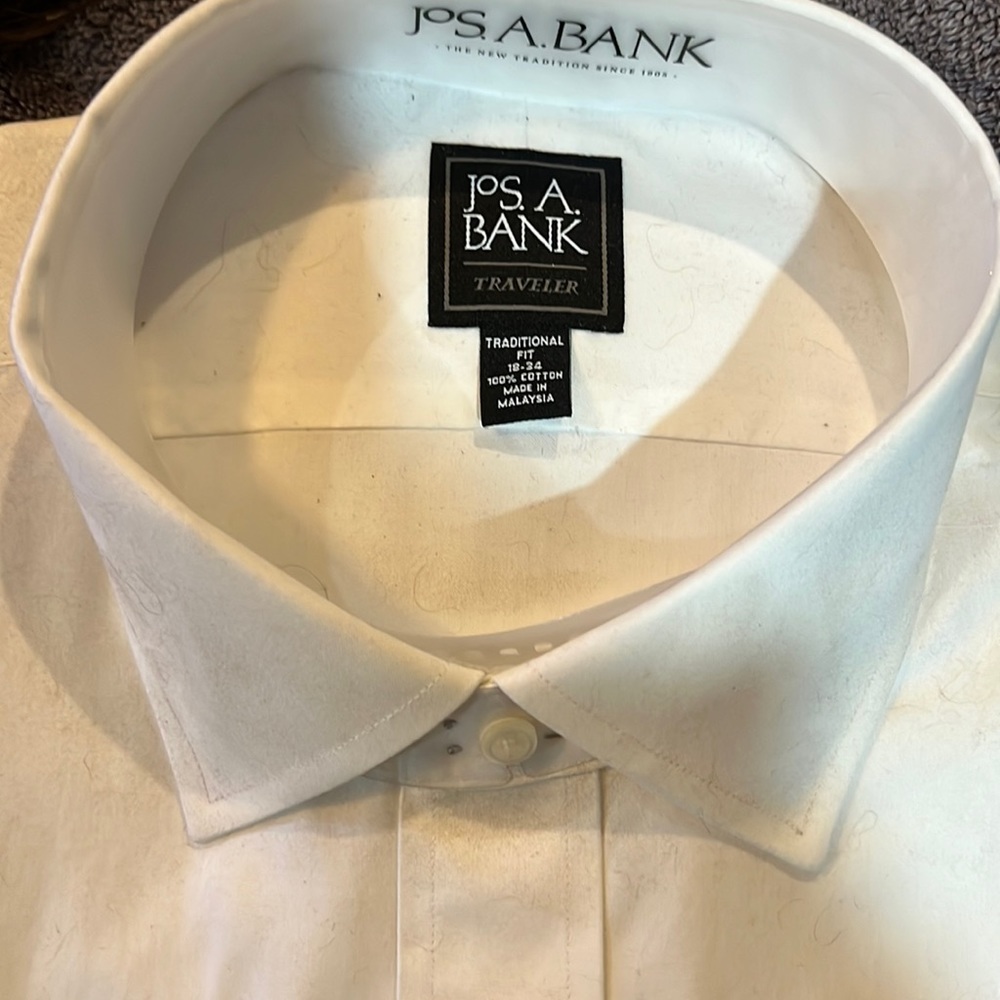 Jos A. Bank 100% Cotton white mens dress shirt